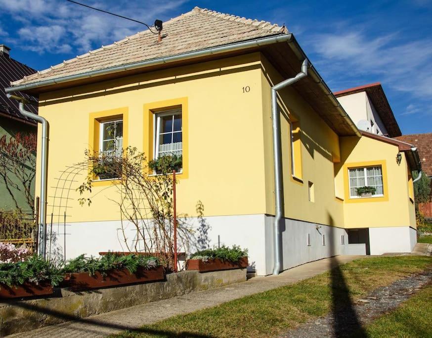 Zlty Domcek - Apartman Svabovce Екстер'єр фото
