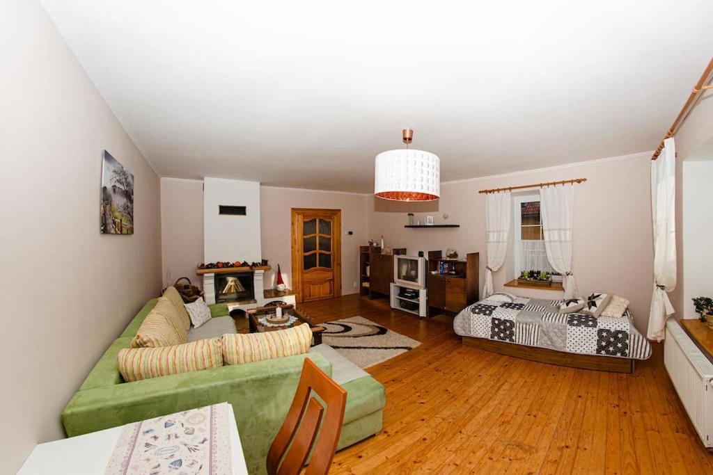 Zlty Domcek - Apartman Svabovce Екстер'єр фото