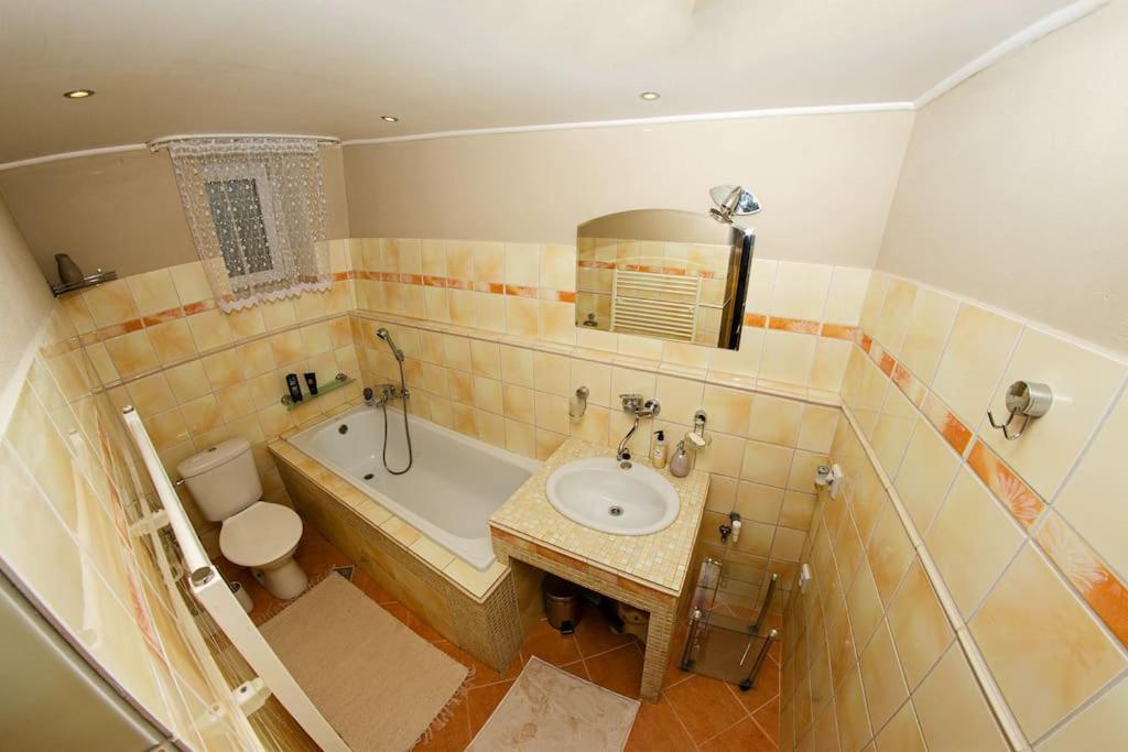 Zlty Domcek - Apartman Svabovce Екстер'єр фото